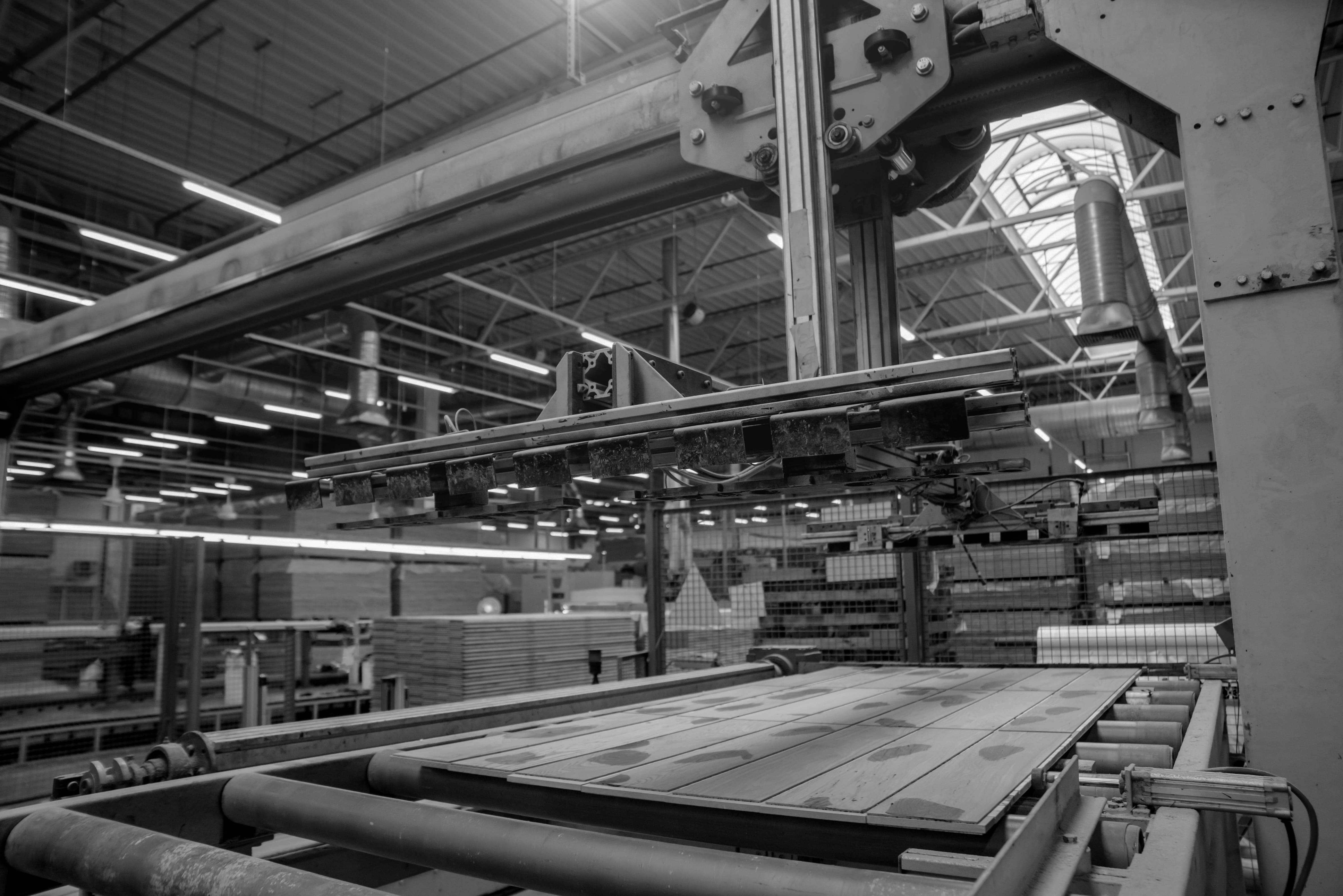 Produktionslinie_Holzbodenfabrik_Automatische_CNC_Holzbearbeitungsmaschine (1)